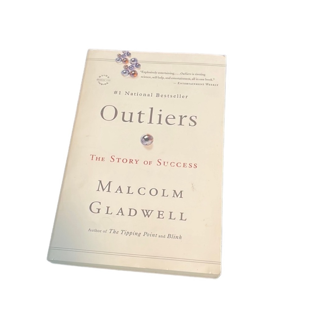 Book - Malcolm Gladwell: Outliers. the story of Success. Paperback. EUC